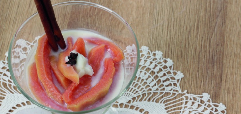 Receita de Panna Cotta com Compota de Fruta